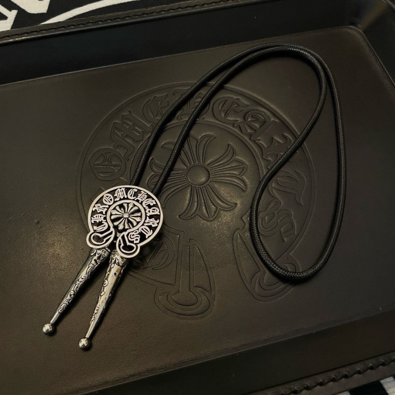 Ch*0me He**ts necklaces